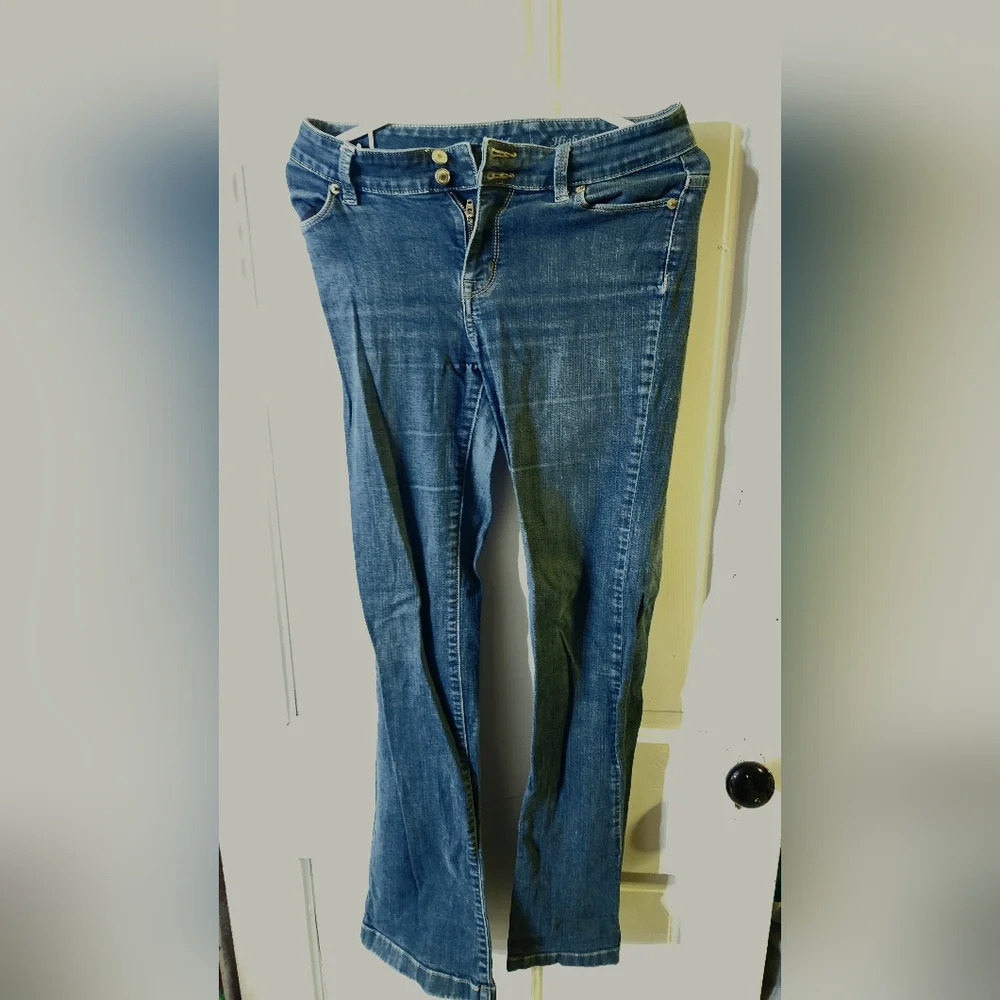 👸👖 The Limited High Waisted Flare Jean in size 2